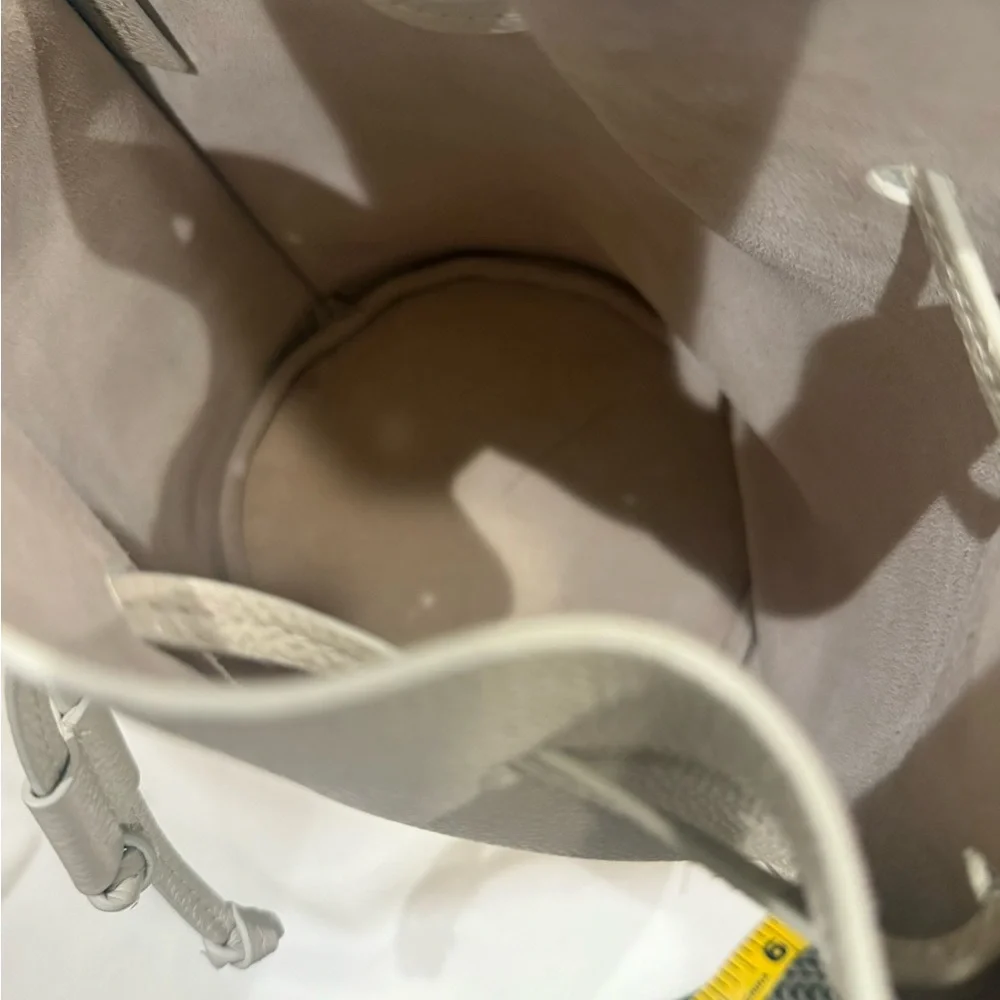 Mansur Gavriel Ivory Leather Bucket Shoulder Bag with tag. Pearl 12x9 approx - Picture 7 of 12